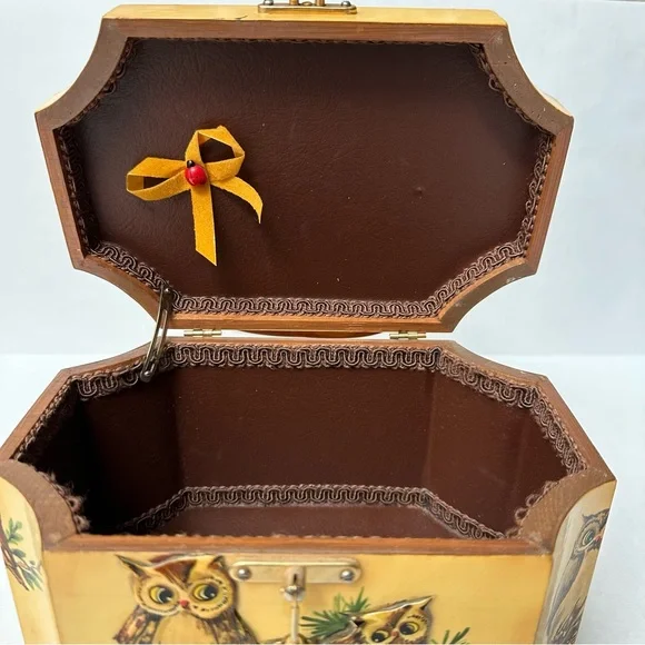 Wood Box 3D Decoupage Purse Octagon Brass Clasp Owls Vintage 60s/70s - Picture 10 of 16